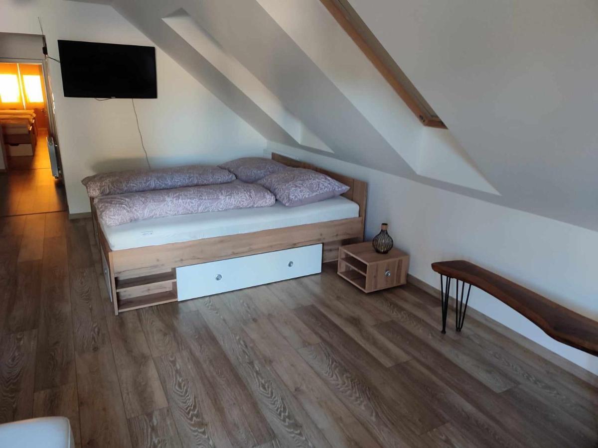 Apartman Tulipan Hnusta Exteriér fotografie