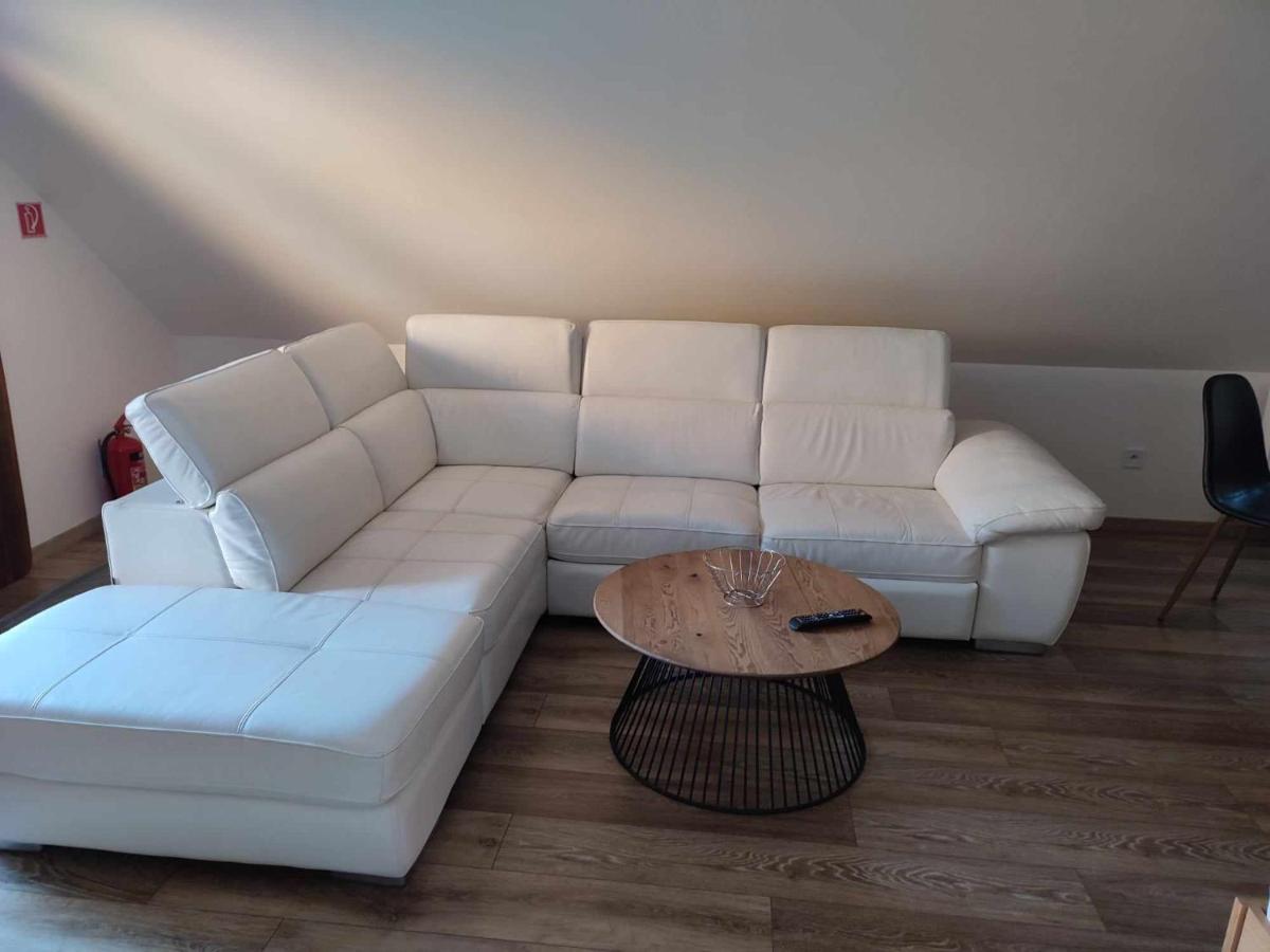 Apartman Tulipan Hnusta Exteriér fotografie